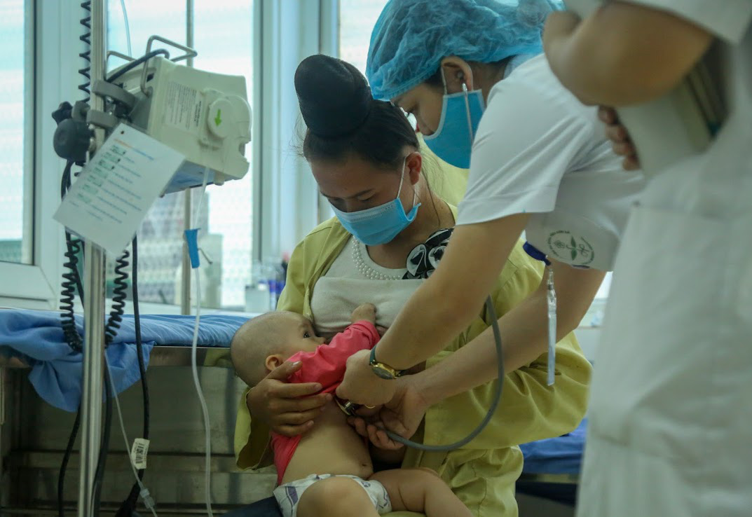 Vụ bé gái 2 tháng tuổi tử vong sau khi tiêm vắc xin ở Sơn La: 4 trẻ nhỏ khác cũng phải nhập viện, đang được theo dõi - Ảnh 3.