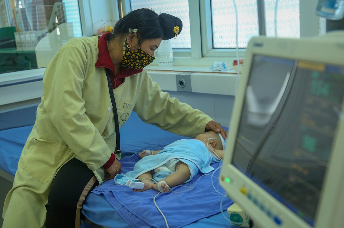 Vụ bé gái 2 tháng tuổi tử vong sau khi tiêm vắc xin ở Sơn La: 4 trẻ nhỏ khác cũng phải nhập viện, đang được theo dõi - Ảnh 5.