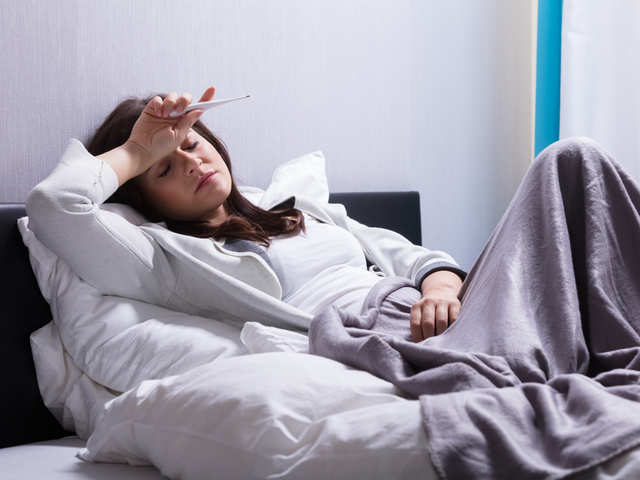 10 cách giúp bạn giảm sốt khi bị cảm cúm hoặc cảm lạnh - Ảnh 2.
