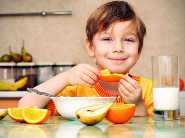 Trẻ bị viêm xoang nên ăn gì và kiêng gì để bảo vệ sức khỏe? - Ảnh 2.
