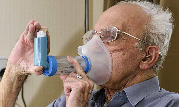 Các yếu tố làm tăng nguy cơ mắc COPD ở người cao tuổi - Ảnh 4.