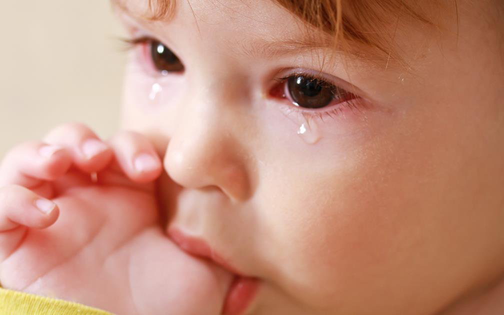 Dấu hiệu của bệnh đau mắt đỏ ở trẻ nhỏ bạn không nên bỏ qua