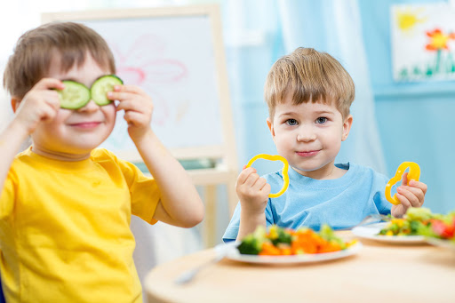 Một số lưu ý trong chế độ ăn cho trẻ béo phì - Ảnh 2.