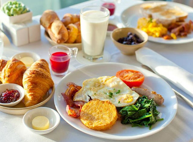Bữa sáng nên ăn gì giúp cơ thể cung cấp đủ năng lượng cho ngày mới - Ảnh 2.