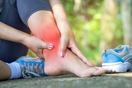 Chuyên gia chỉ ra 4 “thủ phạm” gây hại cho bàn chân và cách điều trị - Ảnh 2.