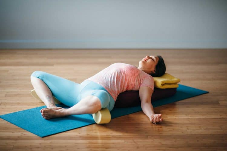9 bài tập Yoga tốt cho tử cung có thể bạn chưa biết - Ảnh 6.