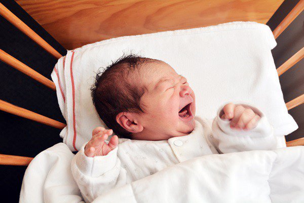 Trẻ hay khóc đêm và cách trị trẻ sơ sinh khóc đêm - Ảnh 2.