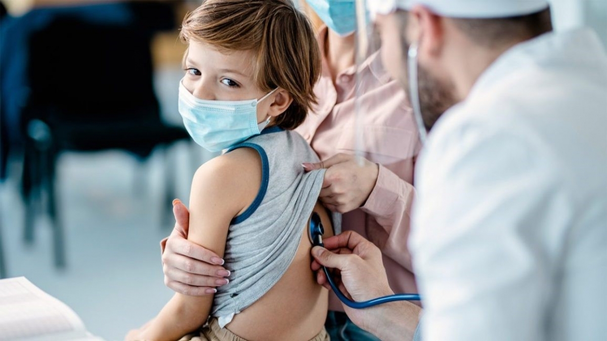 Chuyên gia Mỹ: Không có bằng chứng vaccine COVID-19 gây nguy cơ vô sinh ở trẻ - Ảnh 1.