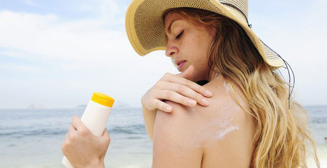 Du lịch biển mùa hè, chuyên gia đưa ra những gợi ý nào để bảo vệ làn da và sức khoẻ? - Ảnh 2.