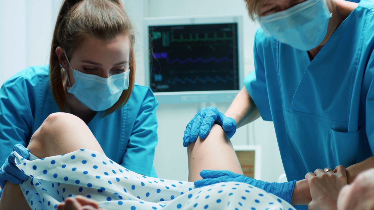 Sinh thường phải rạch tầng sinh môn? Gợi ý cách đẻ thường không bị rạch cho mẹ bầu - Ảnh 3.