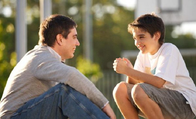 5 điều cha mẹ có thể làm để giúp trẻ giảm stress trong đại dịch COVID-19 - Ảnh 1.
