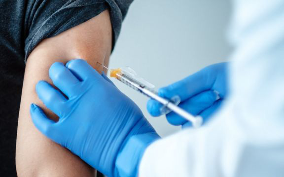 Ai không nên tiêm vaccine Covid-19? 