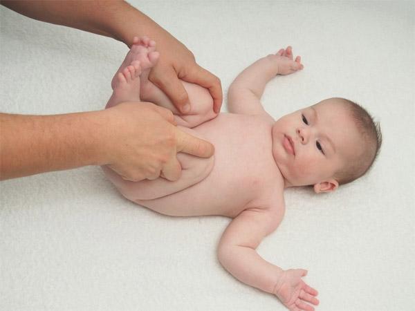 Trẻ sơ sinh 2 ngày không ị có sao không? Nguyên nhân và cách khắc phục - Ảnh 3.