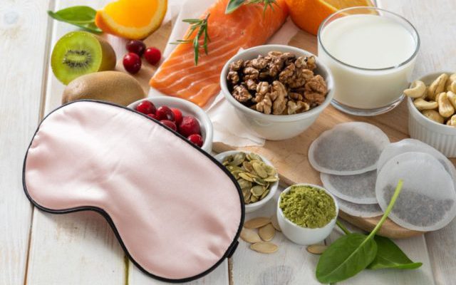 Ăn gì để ngủ ngon hơn vào mùa hè?