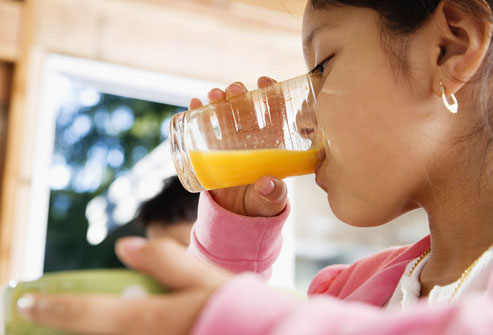 Bị cảm lạnh uống nước cam có nhanh khỏi bệnh hơn không? - Ảnh 2.