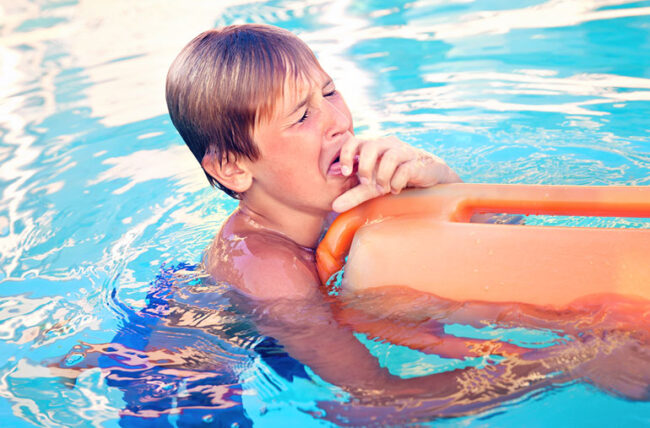 Cẩn trọng với tình trạng &quot;đuối nước khô&quot; khi cho trẻ đi bơi ngày hè - Ảnh 3.