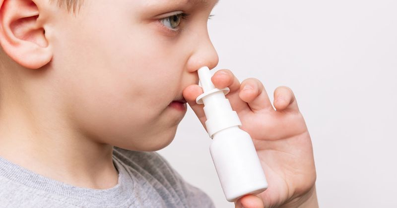 Vì sao nên chọn thuốc xịt chứa corticoid trị viêm mũi dị ứng cho trẻ? - Ảnh 3.