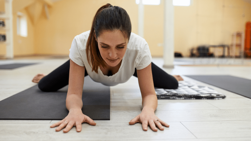 Tác dụng của tư thế con ếch trong yoga: Người thường xuyên mỏi người, đau lưng không nên bỏ qua - Ảnh 5.