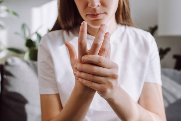 Bong gân ngón tay: Dấu hiệu nhận biết và cách điều trị - Ảnh 4.