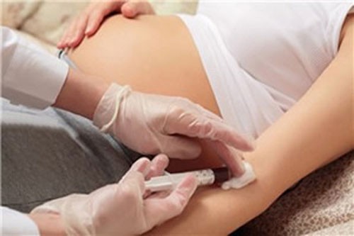 Mục đích của việc xét nghiệm máu và nước tiểu khi mang thai - Ảnh 2.