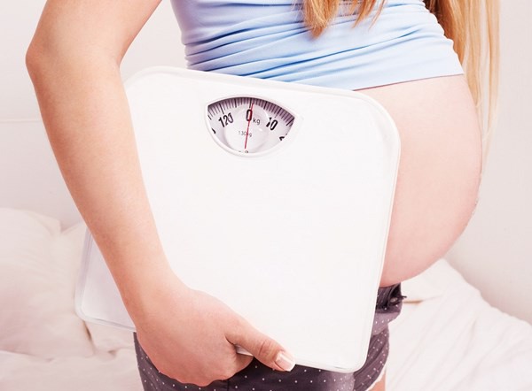Sụt cân khi mang bầu: Dấu hiệu cực kì nguy hiểm các mẹ cần biết - Ảnh 2.