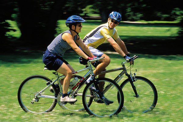 Thực hư tin đồn đạp xe đạp gây yếu sinh lý nam