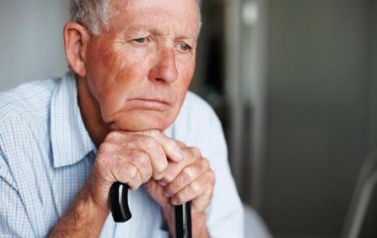 Những triệu chứng bệnh Alzheimer bạn có thể không để ý - Ảnh 2.