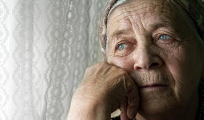 Những triệu chứng bệnh Alzheimer bạn có thể không để ý - Ảnh 3.