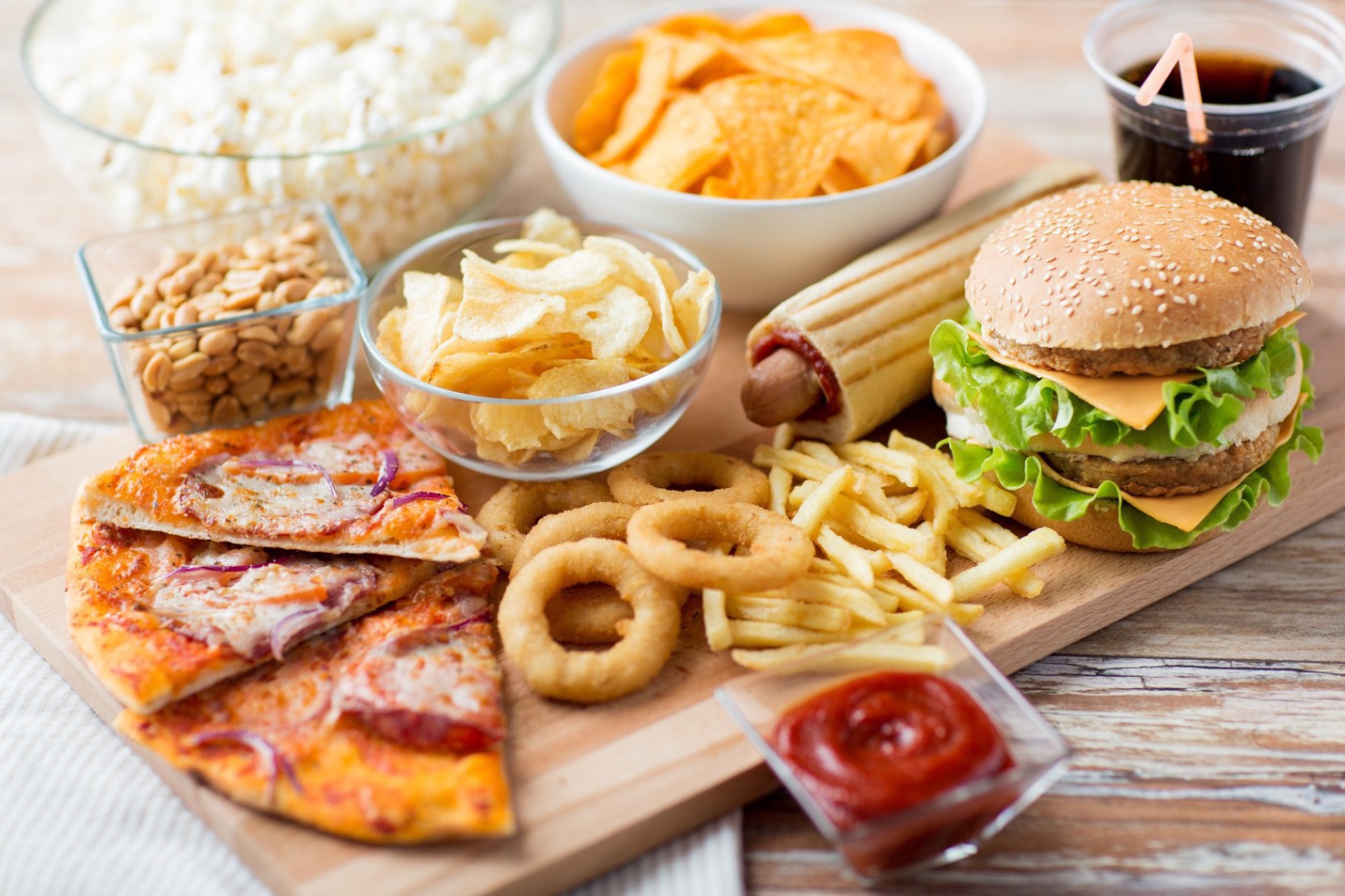 Những thực phẩm cần cạch mặt trong chế độ dinh dưỡng cho bệnh nhân ung thư tuyến tụy - Ảnh 2.