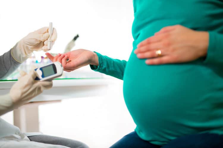 Cách phòng tránh tiểu đường thai kỳ cho mẹ bầu - Ảnh 2.