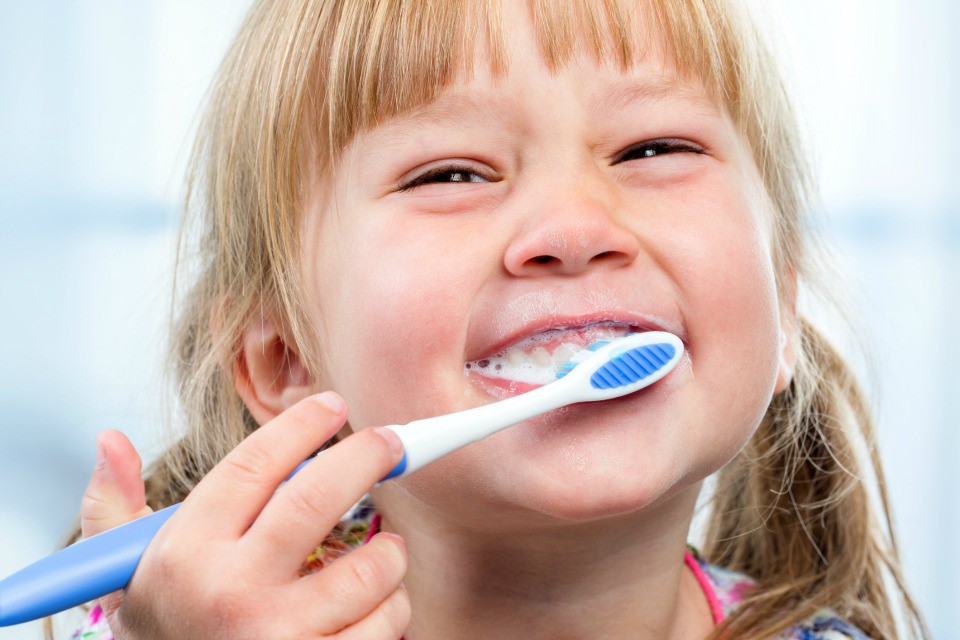 Cần làm gì để phòng ngừa sâu răng cho trẻ nhỏ? - Ảnh 3.