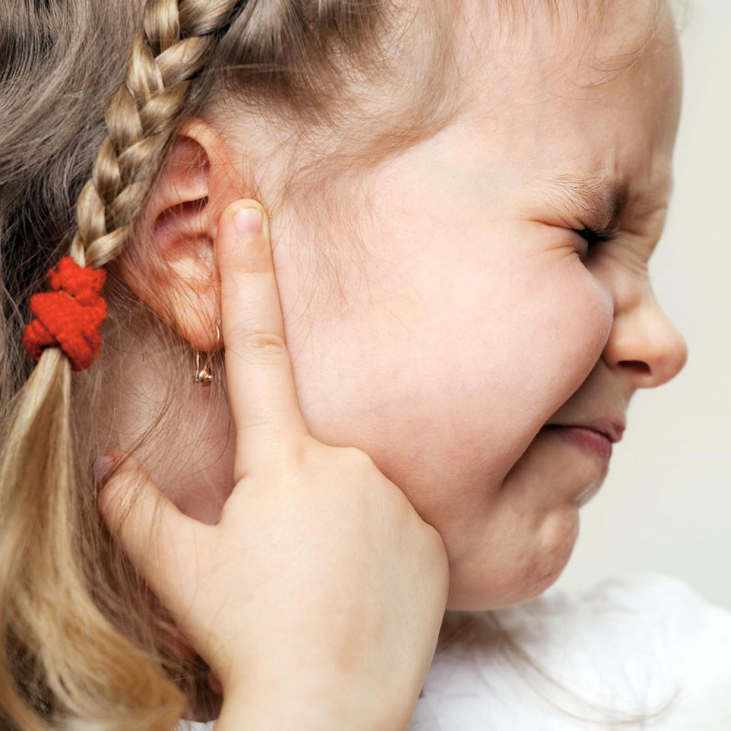 Chỉ mặt 5 triệu chứng viêm tai ngoài ở trẻ em - Ảnh 1.