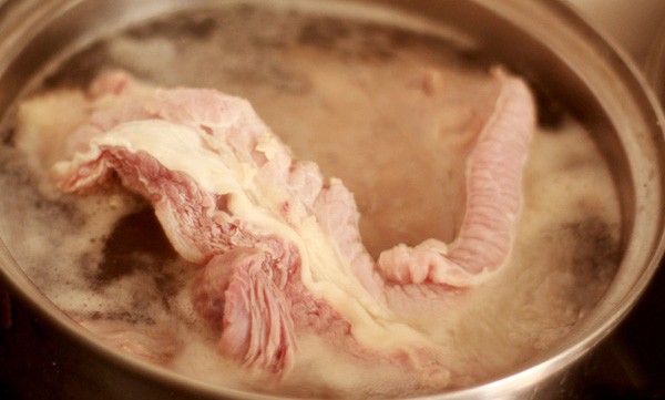 4 sai lầm thường gặp khi chế biến thịt, làm thế nào để ăn thịt đúng cách giảm nguy cơ ung thư dạ dày? - Ảnh 2.