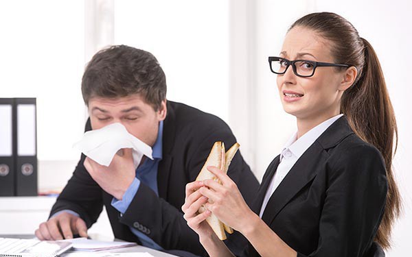 Những lưu ý khi chăm sóc người bị bệnh viêm họng, tránh lây nhiễm