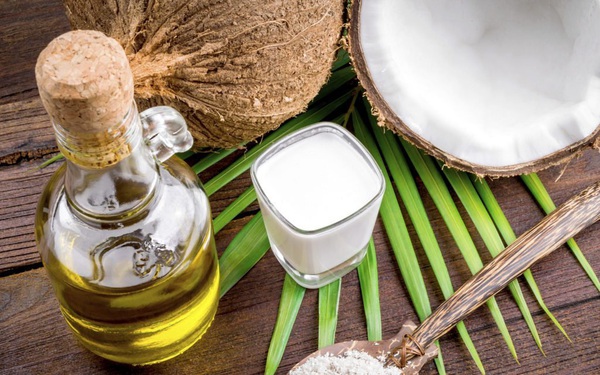 Có cách nào khác để sử dụng dầu dừa để điều trị viêm nang lông không?
