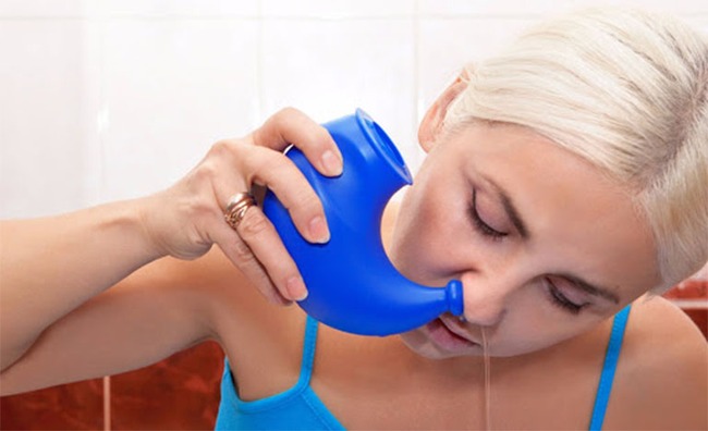 Rửa mũi sai cách là một trong số các nguyên nhân dẫn đến biến chứng của viêm xoang mạn tính (Ảnh: Internet)