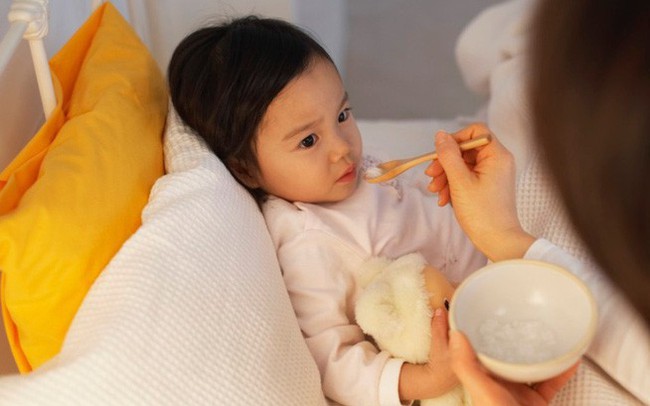Chuyên gia đưa ra gợi ý dinh dưỡng cho trẻ bị cảm cúm mà phụ huynh nên biết - Ảnh 1.