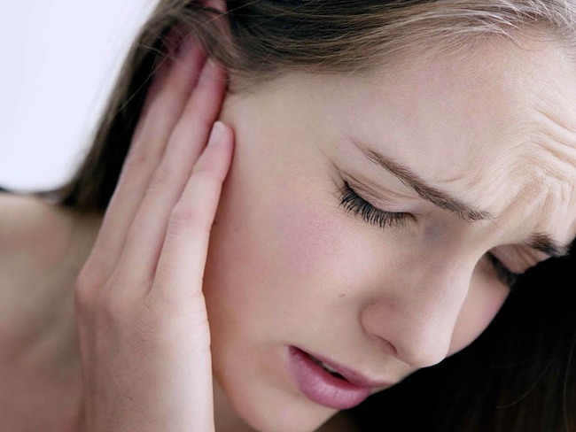 Biến chứng về tai rất nguy hiểm với bệnh nhân viêm xoang sàng (Ảnh: Internet)