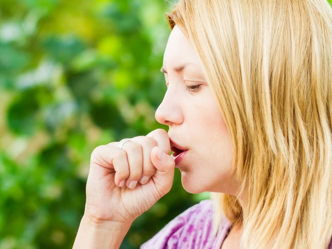 9 dấu hiệu sớm cảnh báo bệnh phổi tắc nghẽn mãn tính tiến triển mà nhiều người thường bỏ qua - Ảnh 2.