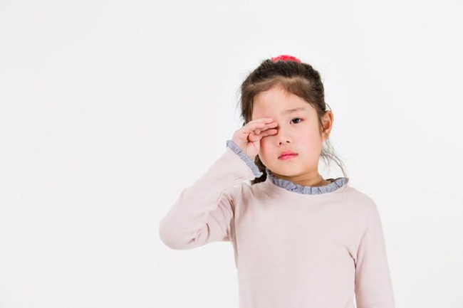 Những điều cần biết về bệnh đau mắt đỏ ở trẻ em - Ảnh 2.