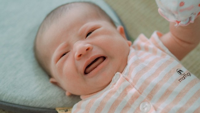 Trẻ sơ sinh bị đau mắt đỏ: nguyên nhân và cách điều trị - Ảnh 2.