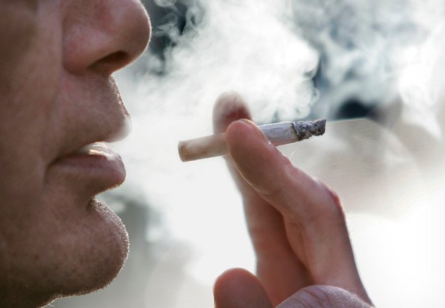 Hút thuốc gây bệnh phổi tắc nghẽn mãn tính (Ảnh: Internet)