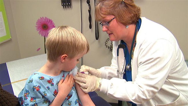 Tiêm vaccine phòng cúm cho trẻ nhỏ: Phụ huynh cần biết một số lưu ý - Ảnh 3.
