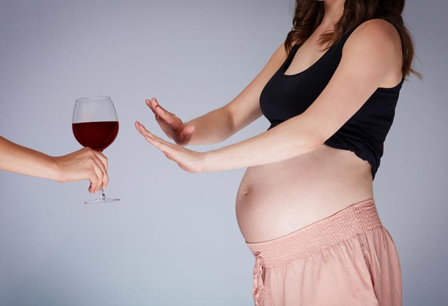 Chế độ dinh dưỡng cho bà bầu: Tháng cuối thai kỳ nên ăn gì và nên tránh những thực phẩm nào? - Ảnh 2.