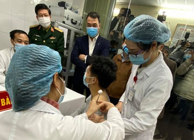 60 - 70% tình nguyện viên tiêm thử nghiệm giai đoạn 1 có phản ứng nhẹ với Vaccine Covid-19 Việt Nam - Ảnh 3.