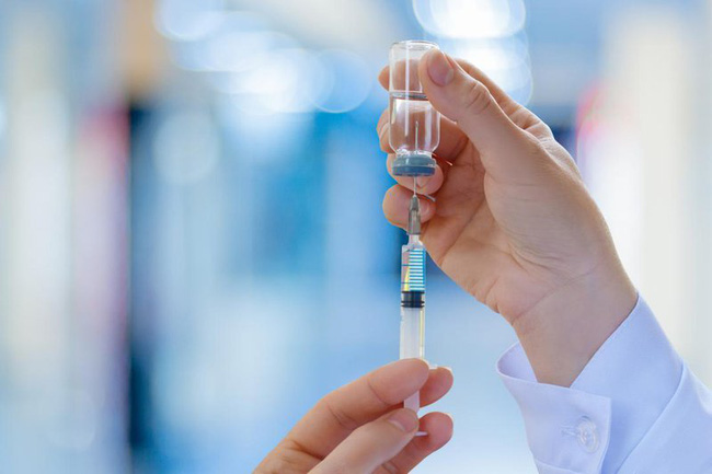 Tiêm phòng vacxin bại liệt: Thời điểm, liều lượng và các phản ứng sau tiêm - Ảnh 1.