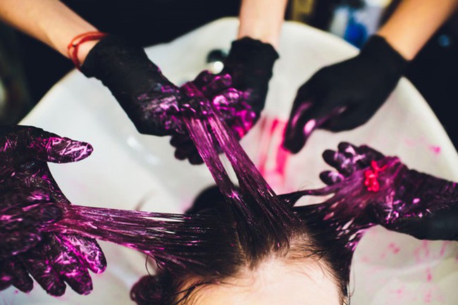 Tác hại của nhuộm tóc: Có thể gây ung thư máu, ung thư bàng quang - Ảnh 2.