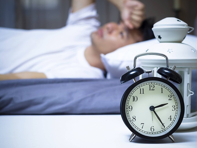 Mất ngủ: Đánh giá chất lượng giấc ngủ, tìm hiểu nguyên nhân và cách điều trị - Ảnh 2.