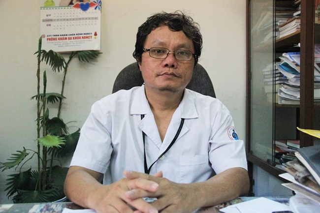 Bác sĩ Trương Hữu Khanh: Người thăm bệnh nếu mang mầm bệnh Covid-19 thì bệnh nhân, nhất là những người bệnh nặng “lãnh đủ” - Ảnh 1.