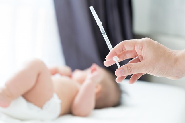 Tiêm phòng cho trẻ trong mùa dịch: Vaccine nào có thể trì hoãn và vaccine nào cần tiêm đúng lịch? - Ảnh 3.